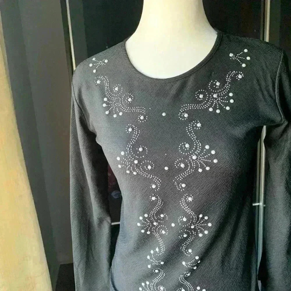 🔥🔥2/30$🔥beautiful top with embellishments
